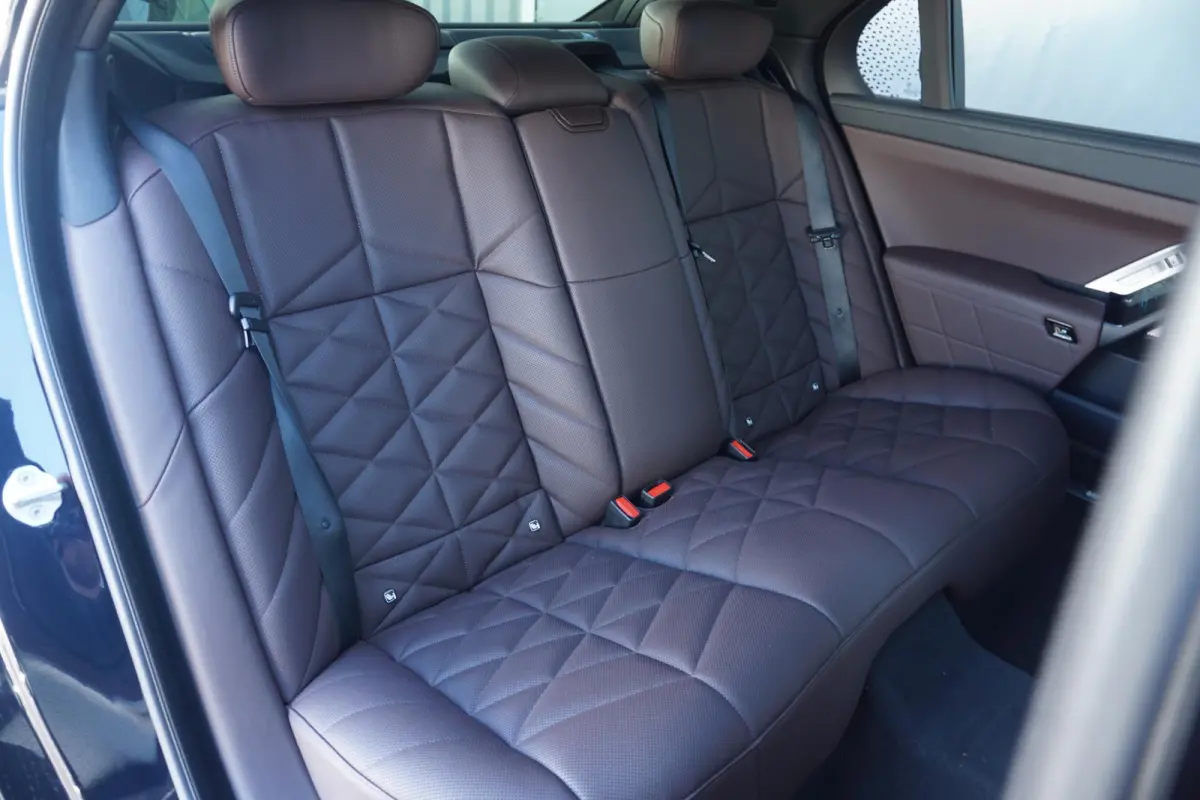 Sedan eDrive50 | M Sportpakket | Active Steering | Driving Assistant Professional | Rear-Seat Entertainment | Warmte Comfortpakket voor en achter