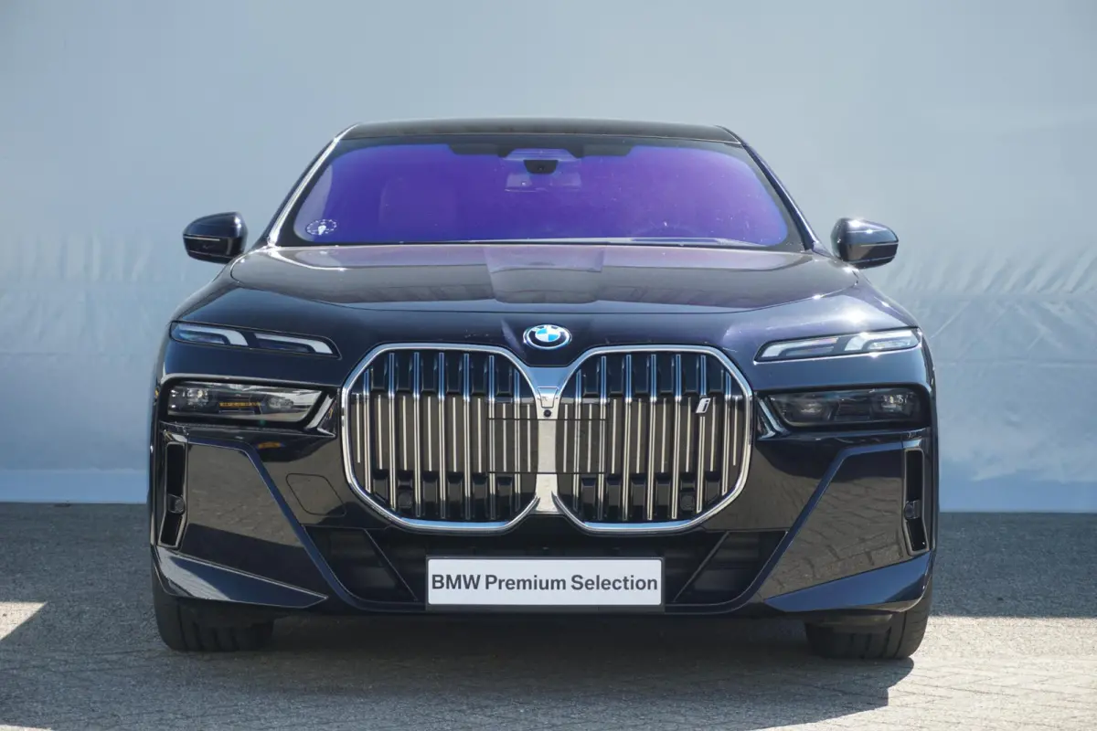 Sedan eDrive50 | M Sportpakket | Active Steering | Driving Assistant Professional | Rear-Seat Entertainment | Warmte Comfortpakket voor en achter