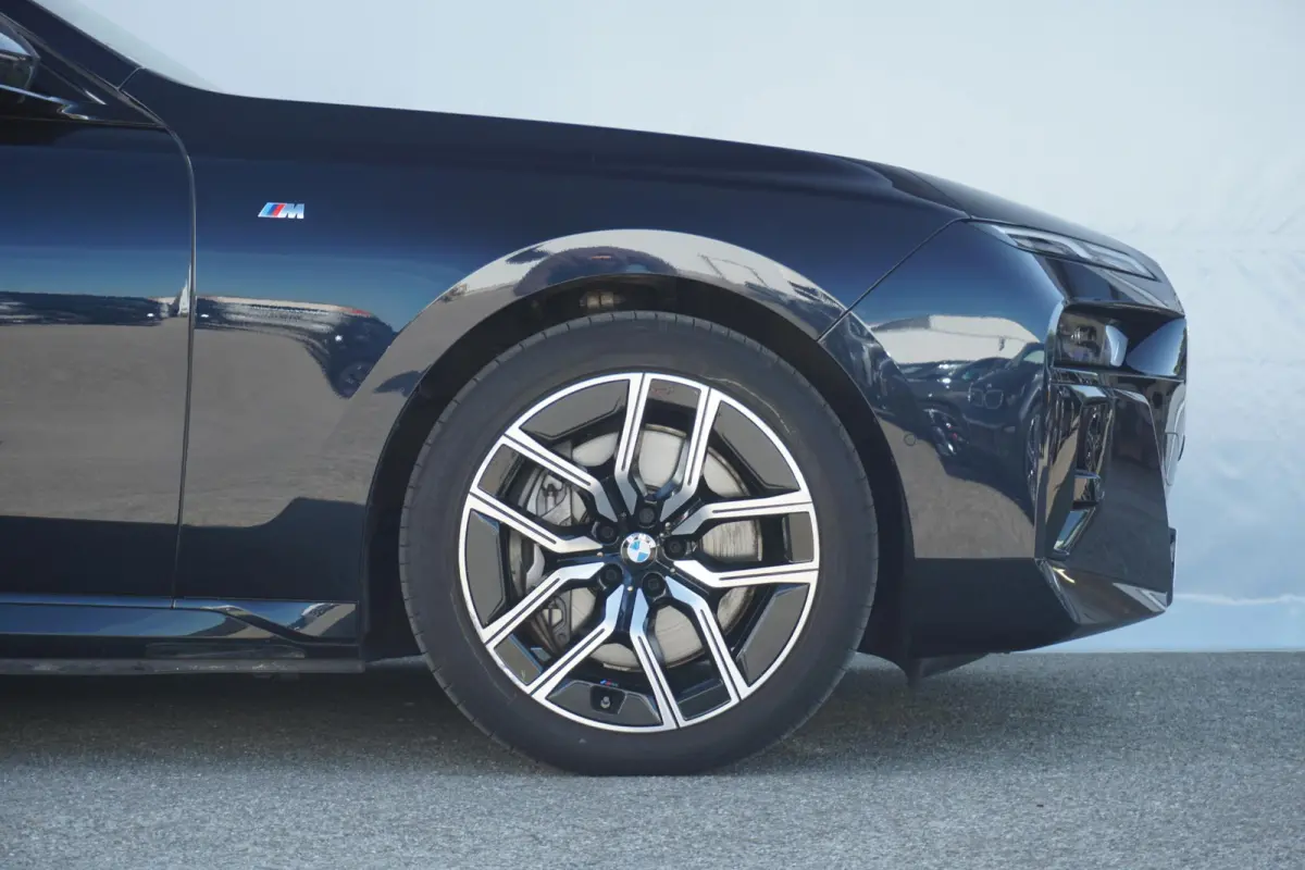 Sedan eDrive50 | M Sportpakket | Active Steering | Driving Assistant Professional | Rear-Seat Entertainment | Warmte Comfortpakket voor en achter