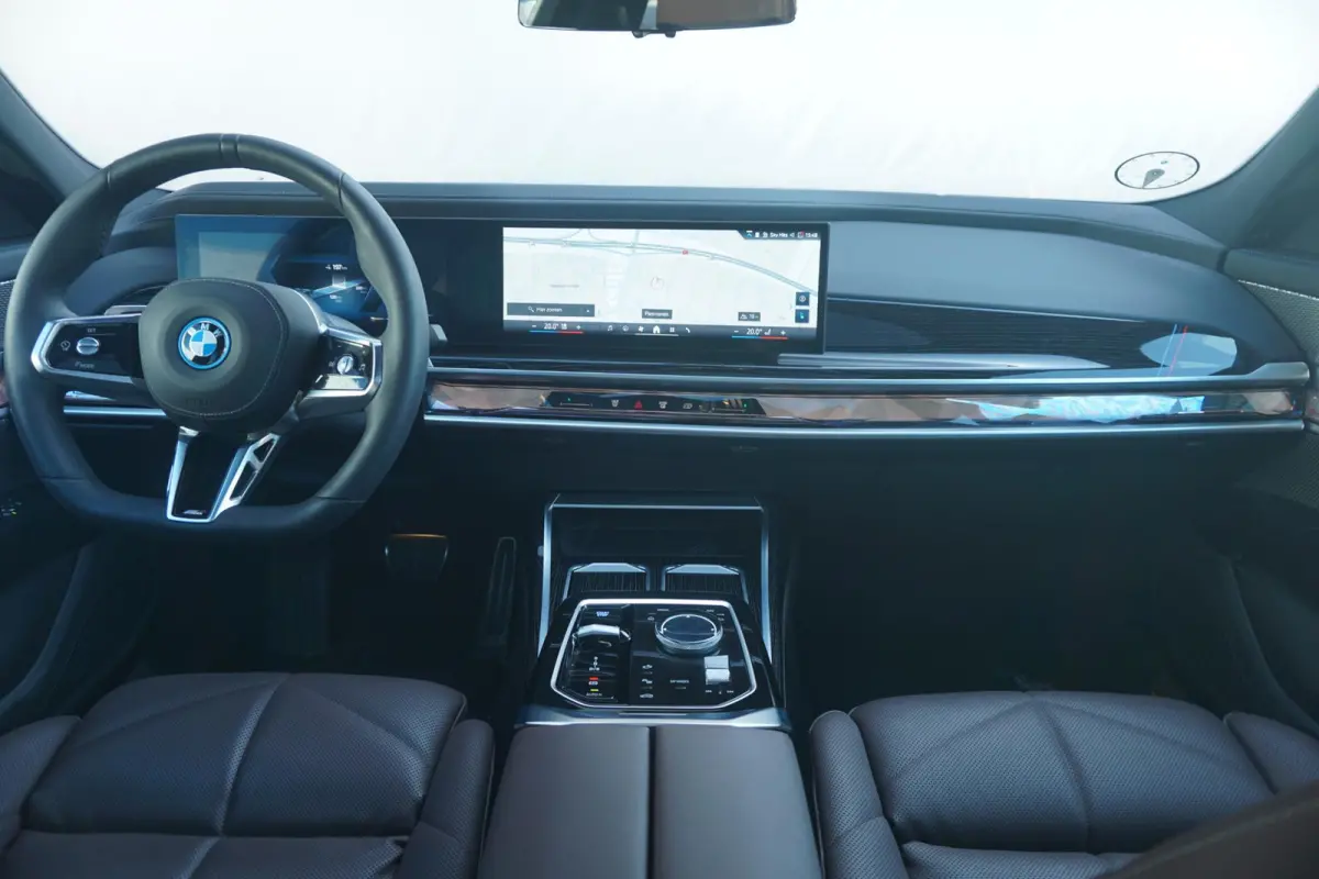 Sedan eDrive50 | M Sportpakket | Active Steering | Driving Assistant Professional | Rear-Seat Entertainment | Warmte Comfortpakket voor en achter