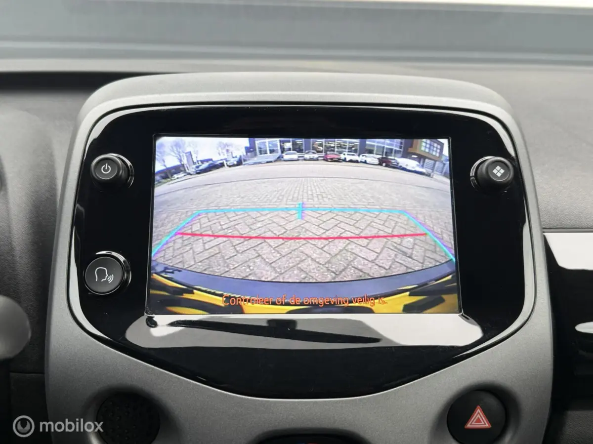 1.0 VVT-i x-play Bi-tone Carplay Camera Lichtmetaal 5 Deurs