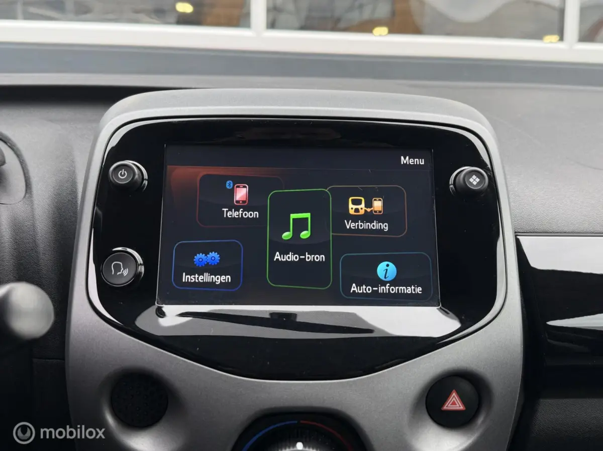 1.0 VVT-i x-play Bi-tone Carplay Camera Lichtmetaal 5 Deurs