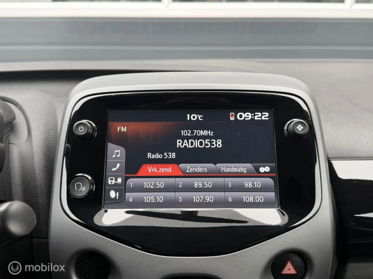1.0 VVT-i x-play Bi-tone Carplay Camera Lichtmetaal 5 Deurs