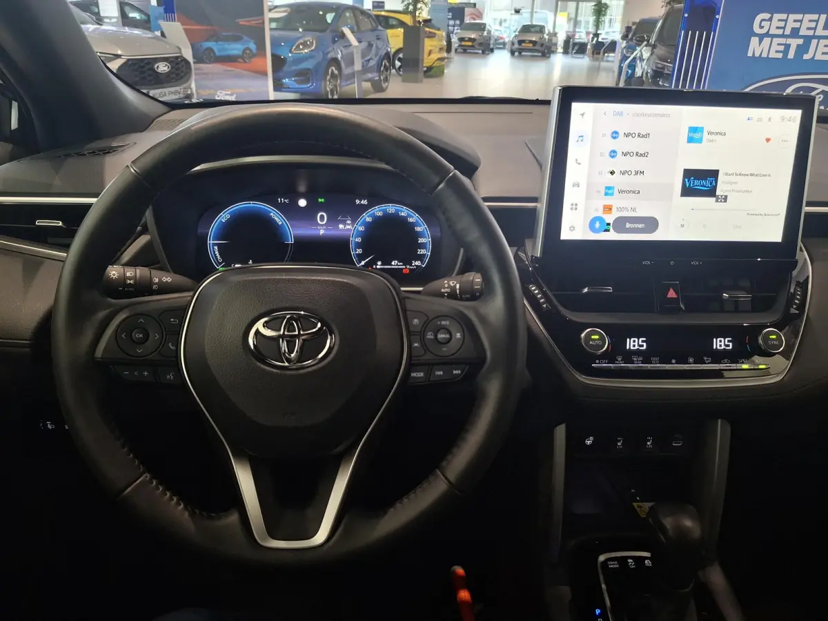 Hybrid 140 Style | ADAPTIEVE CRUISE CONTROL | PARKEERSENSOREN VOOR EN ACHTER | ACHTERUITRIJCAMERA | STOEL- EN STUURVERWARMING | ELEKTRISCH BEDIENBARE ACHTERKLEP |