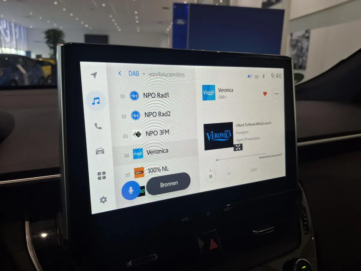 Hybrid 140 Style | ADAPTIEVE CRUISE CONTROL | PARKEERSENSOREN VOOR EN ACHTER | ACHTERUITRIJCAMERA | STOEL- EN STUURVERWARMING | ELEKTRISCH BEDIENBARE ACHTERKLEP |
