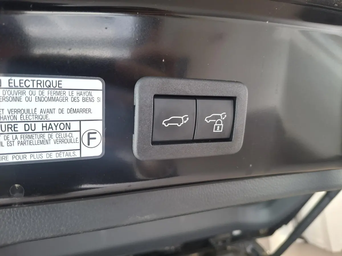 Hybrid 140 Style | ADAPTIEVE CRUISE CONTROL | PARKEERSENSOREN VOOR EN ACHTER | ACHTERUITRIJCAMERA | STOEL- EN STUURVERWARMING | ELEKTRISCH BEDIENBARE ACHTERKLEP |