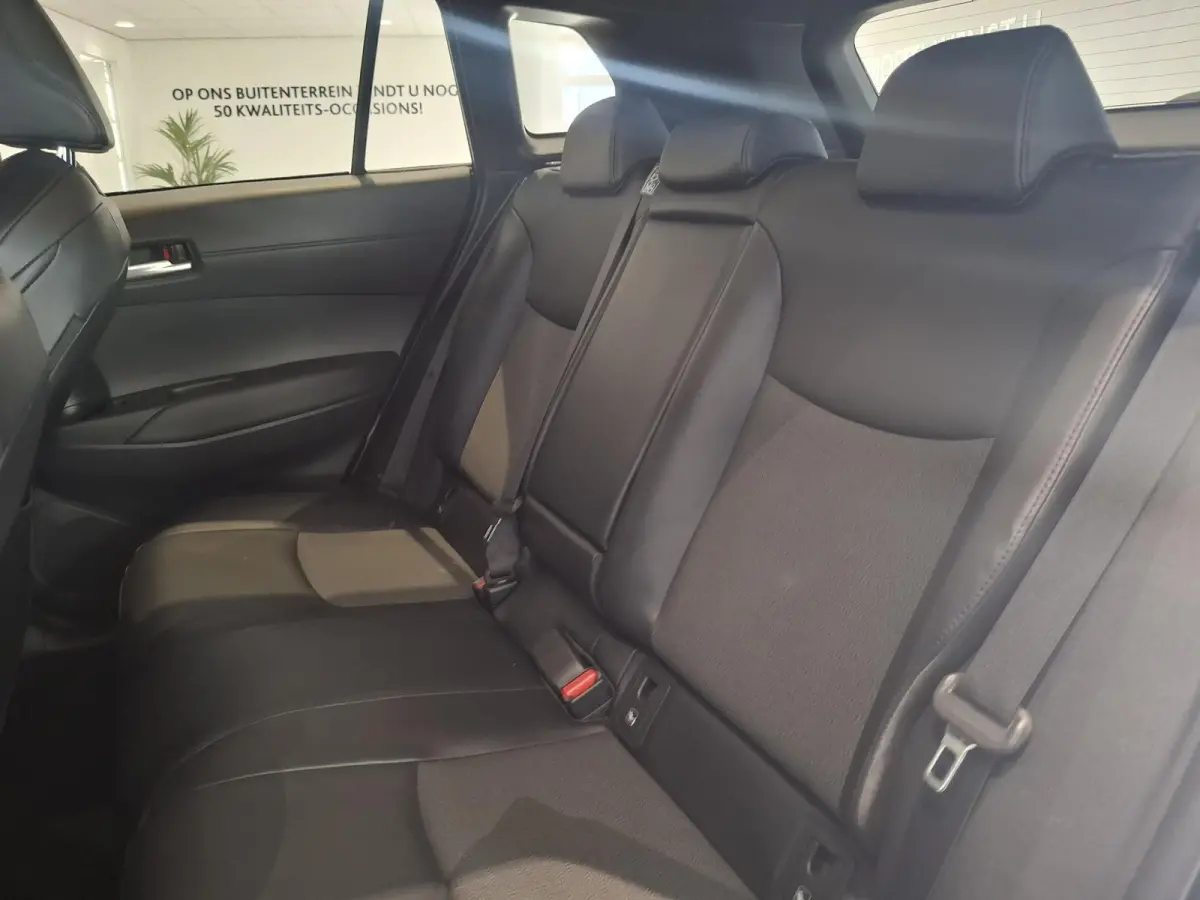 Hybrid 140 Style | ADAPTIEVE CRUISE CONTROL | PARKEERSENSOREN VOOR EN ACHTER | ACHTERUITRIJCAMERA | STOEL- EN STUURVERWARMING | ELEKTRISCH BEDIENBARE ACHTERKLEP |