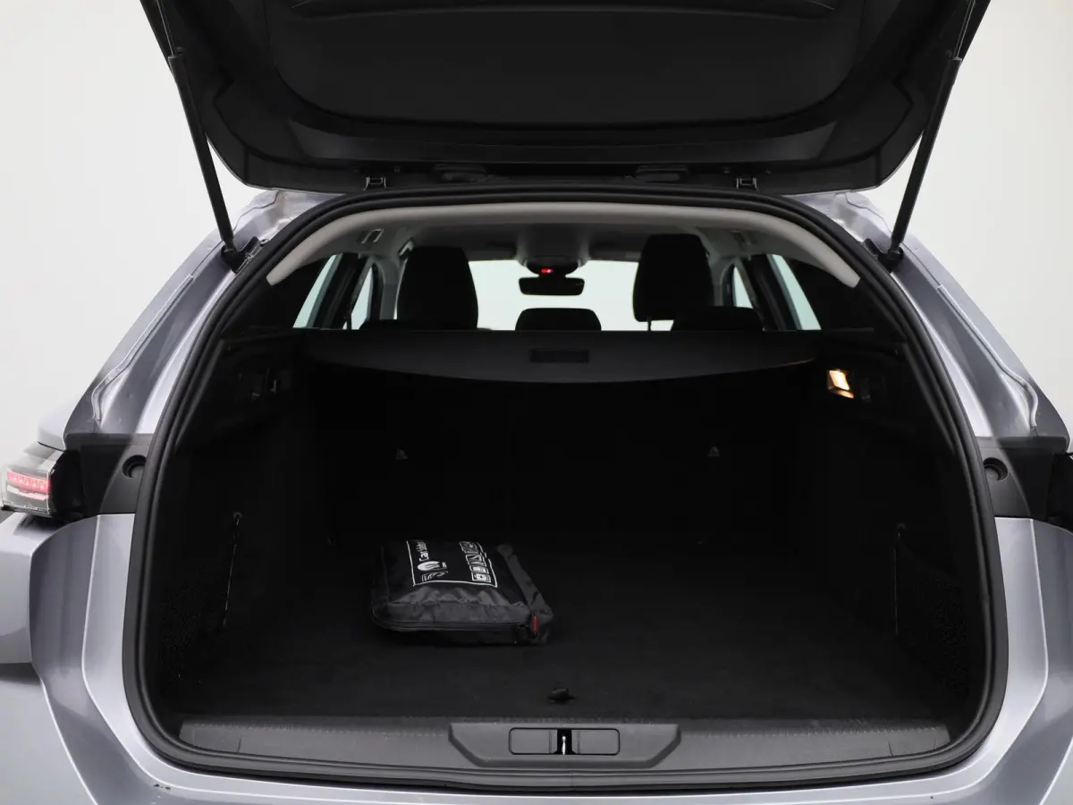 1.2 PureTech Active Pack Business | Automaat | Navigatie | Virtual Cockpit | Lichtmetalen Velgen | Parekeersensoren | Keyless |