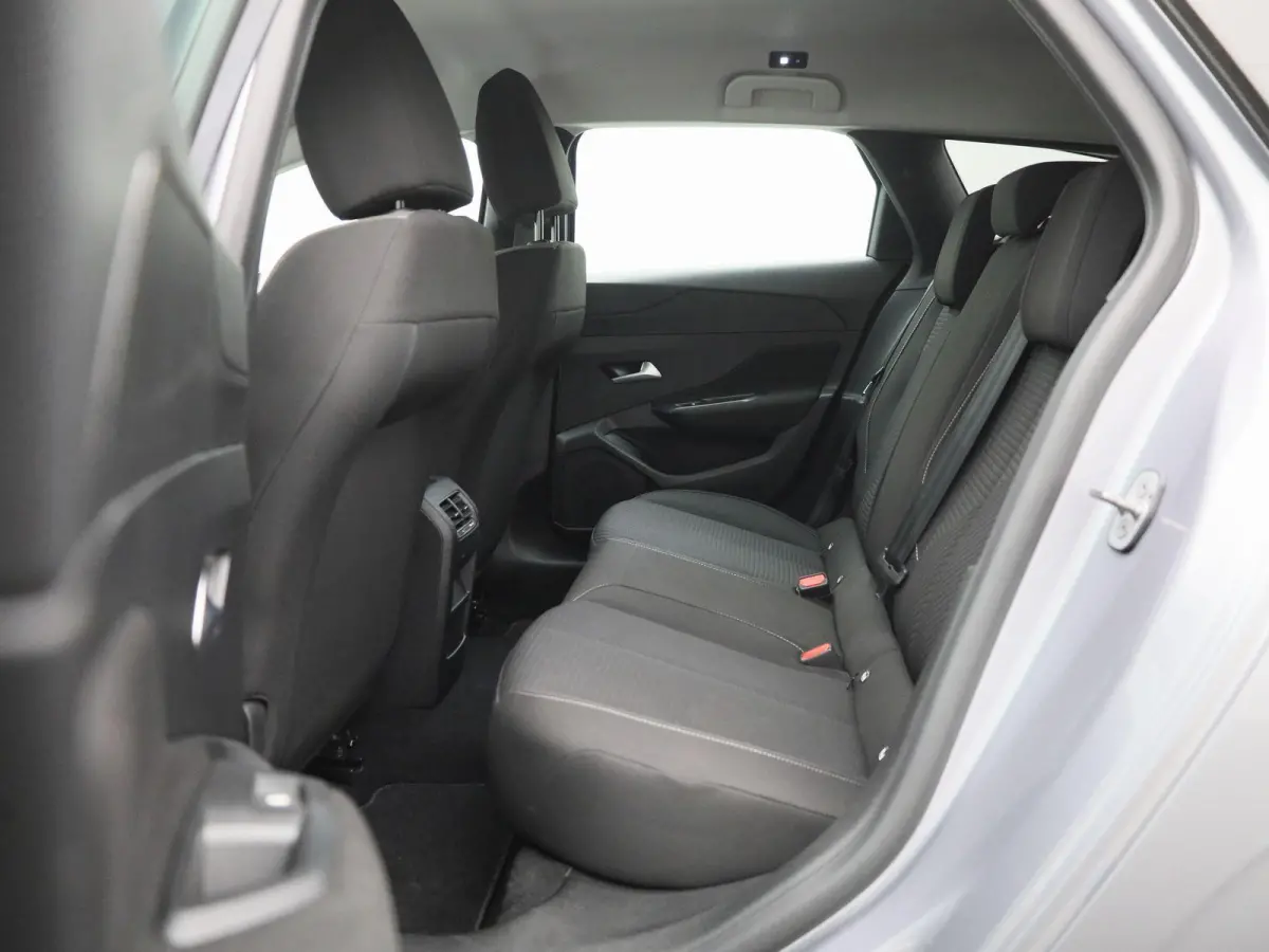 1.2 PureTech Active Pack Business | Automaat | Navigatie | Virtual Cockpit | Lichtmetalen Velgen | Parekeersensoren | Keyless |