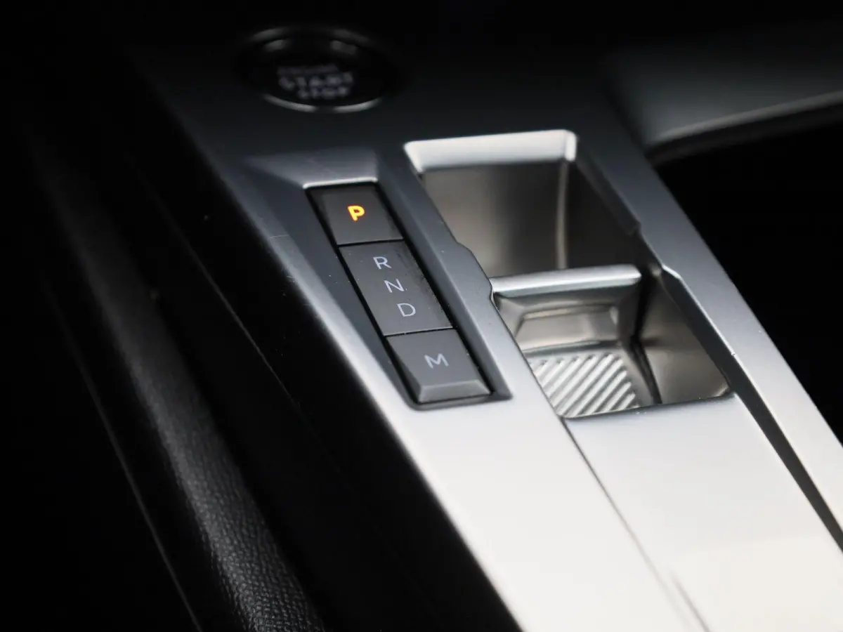 1.2 PureTech Active Pack Business | Automaat | Navigatie | Virtual Cockpit | Lichtmetalen Velgen | Parekeersensoren | Keyless |