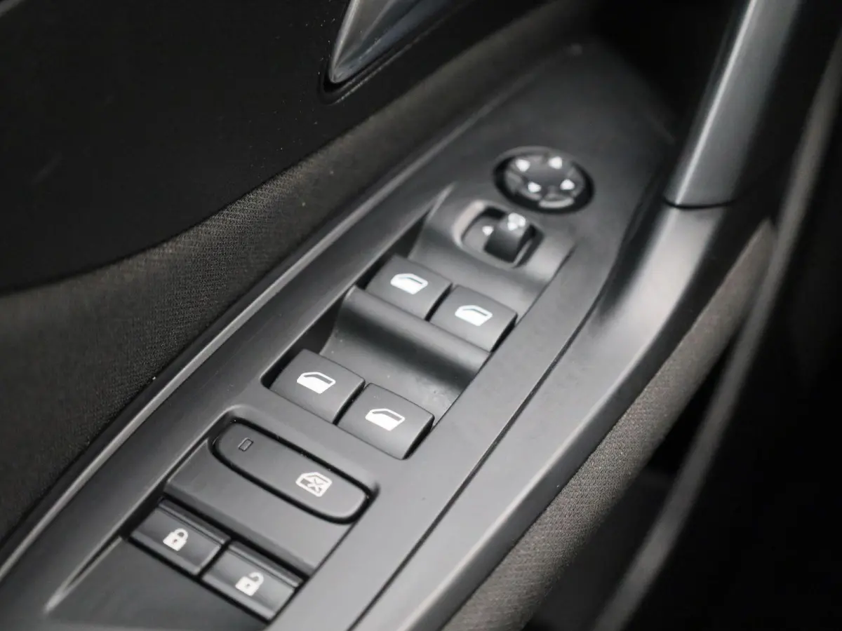 1.2 PureTech Active Pack Business | Automaat | Navigatie | Virtual Cockpit | Lichtmetalen Velgen | Parekeersensoren | Keyless |