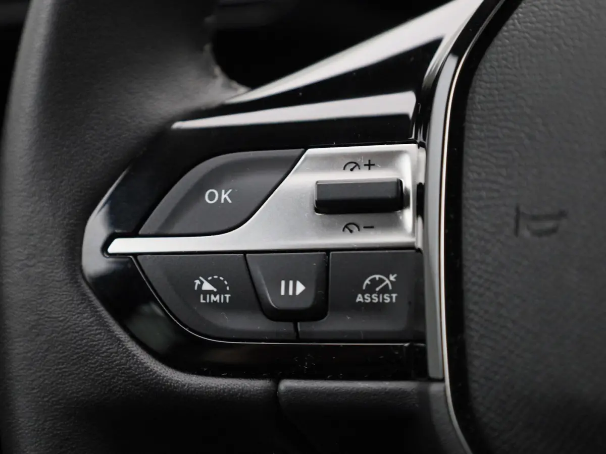 1.2 PureTech Active Pack Business | Automaat | Navigatie | Virtual Cockpit | Lichtmetalen Velgen | Parekeersensoren | Keyless |