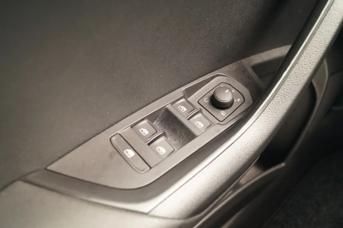 1.0 TSI Business Edition Plus -LED-ECC-CAM-TREKHAAK-