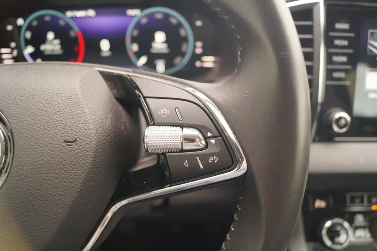 1.0 TSI Business Edition Plus -LED-ECC-CAM-TREKHAAK-
