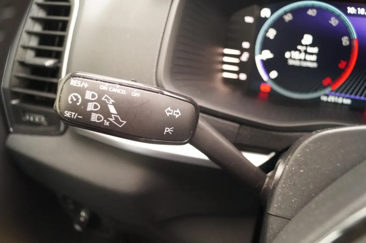 1.0 TSI Business Edition Plus -LED-ECC-CAM-TREKHAAK-