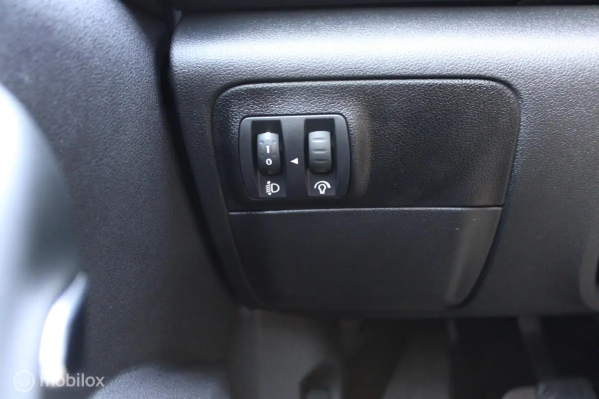 1.3 TCe Intens 140 pk, Pdc voor + achter, Full led, App connect, Clima, Navi, Cruise, Half leder, 16 inch Lmv.