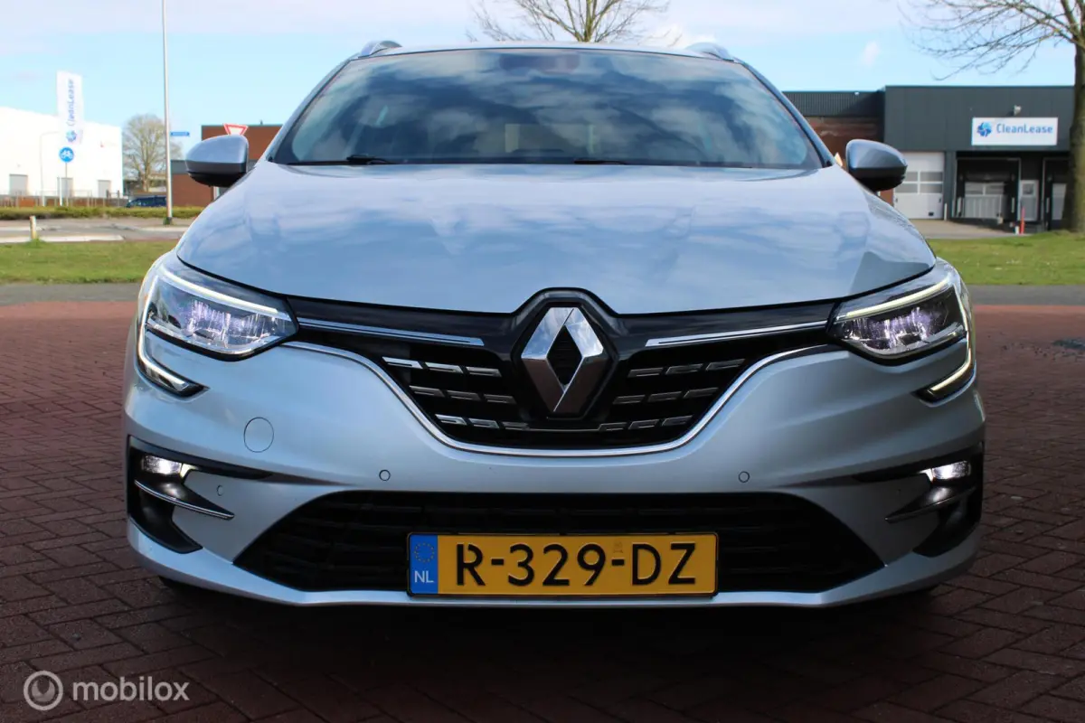 1.3 TCe Intens 140 pk, Pdc voor + achter, Full led, App connect, Clima, Navi, Cruise, Half leder, 16 inch Lmv.