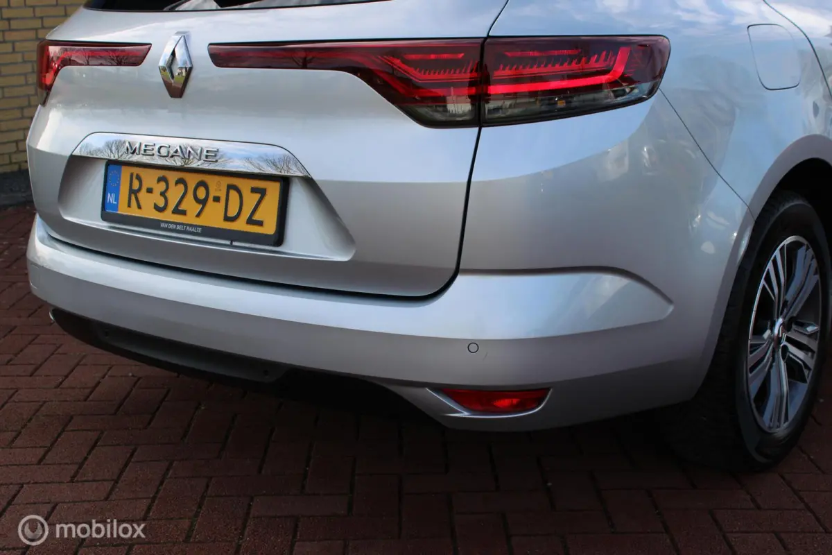 1.3 TCe Intens 140 pk, Pdc voor + achter, Full led, App connect, Clima, Navi, Cruise, Half leder, 16 inch Lmv.