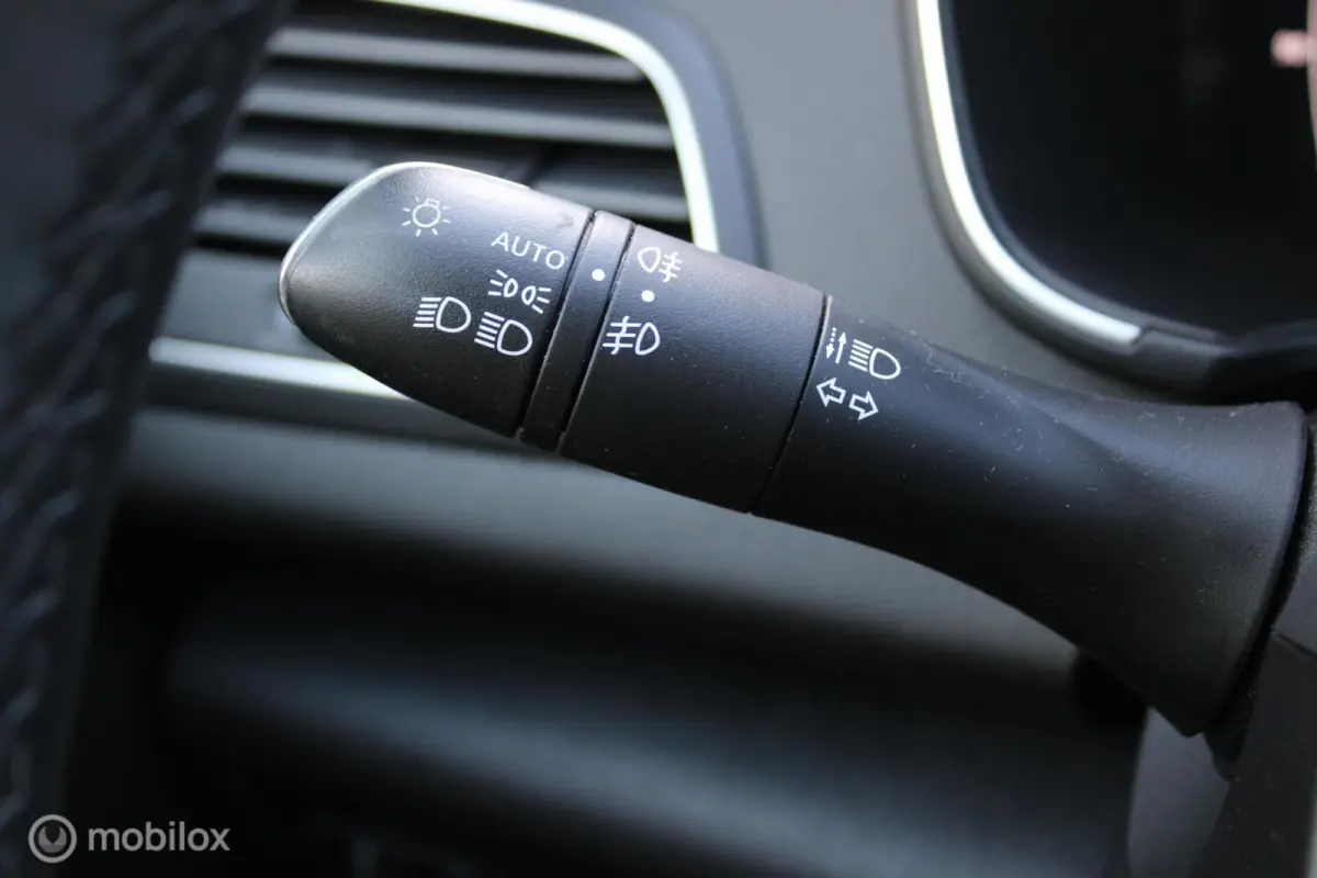 1.3 TCe Intens 140 pk, Pdc voor + achter, Full led, App connect, Clima, Navi, Cruise, Half leder, 16 inch Lmv.