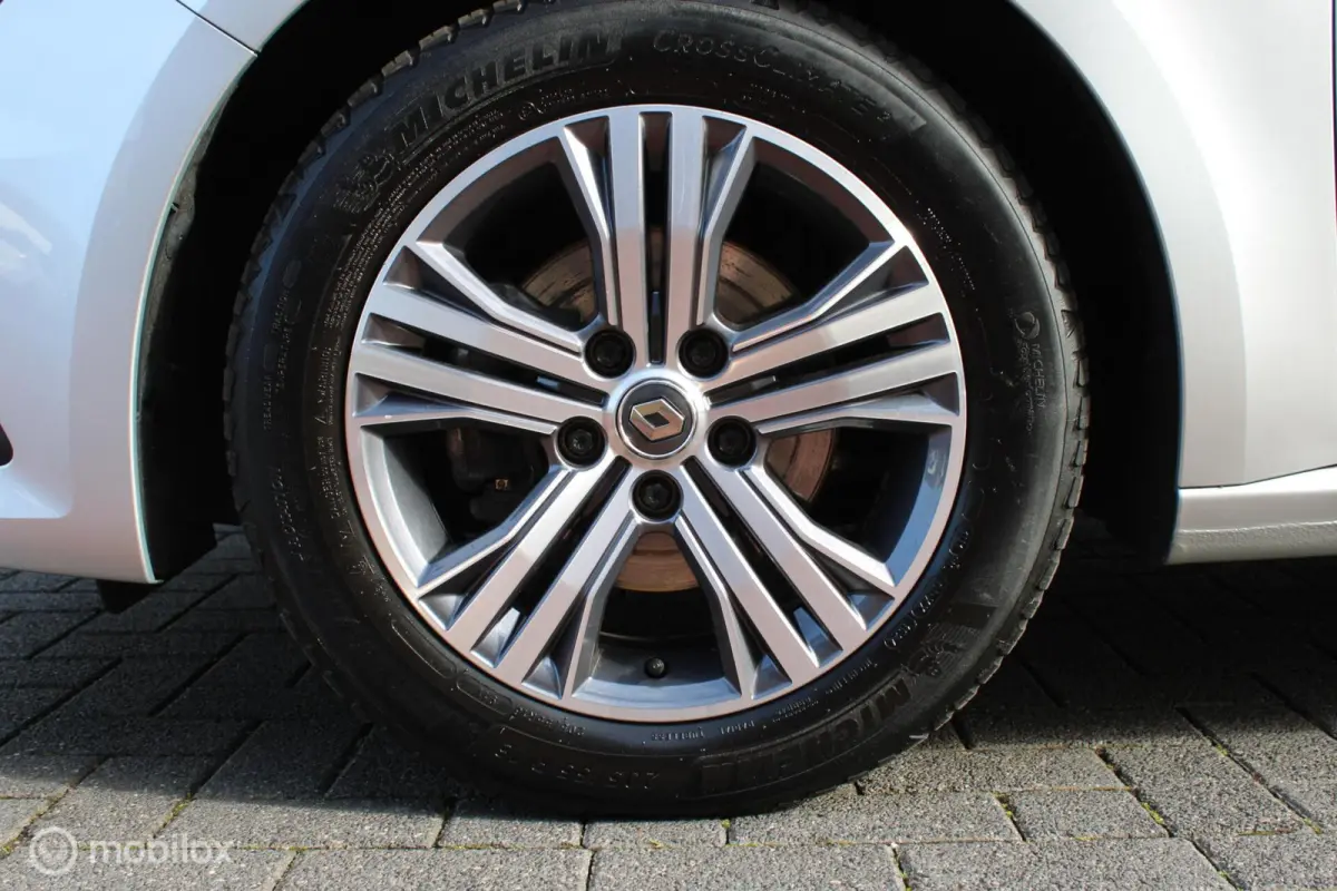 1.3 TCe Intens 140 pk, Pdc voor + achter, Full led, App connect, Clima, Navi, Cruise, Half leder, 16 inch Lmv.