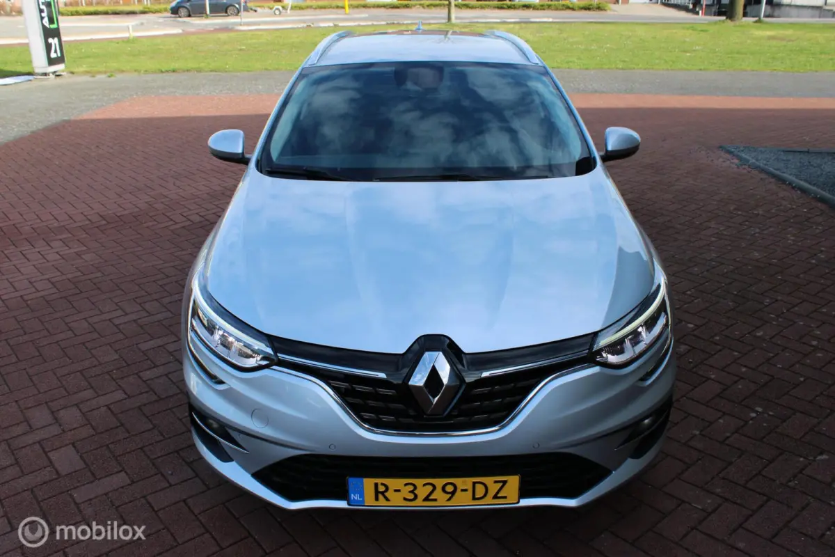 1.3 TCe Intens 140 pk, Pdc voor + achter, Full led, App connect, Clima, Navi, Cruise, Half leder, 16 inch Lmv.