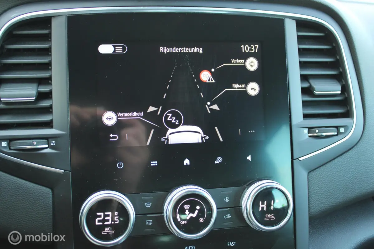 1.3 TCe Intens 140 pk, Pdc voor + achter, Full led, App connect, Clima, Navi, Cruise, Half leder, 16 inch Lmv.