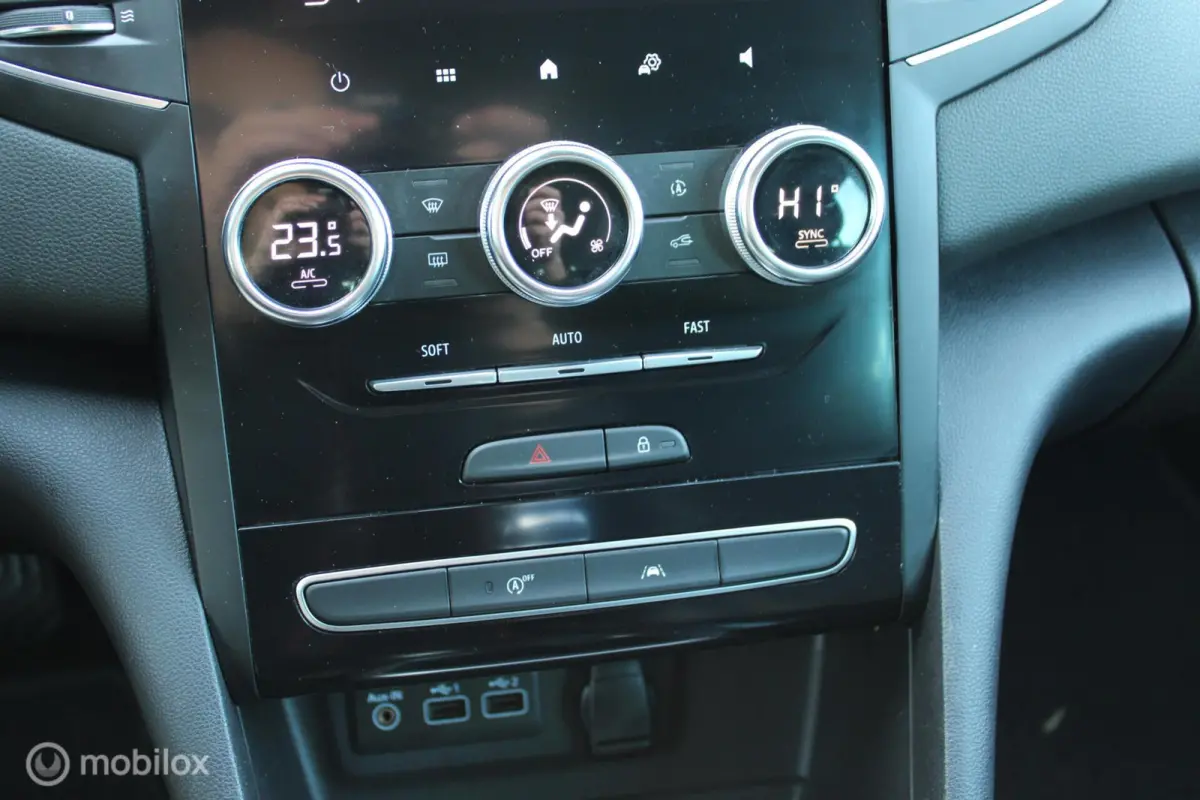 1.3 TCe Intens 140 pk, Pdc voor + achter, Full led, App connect, Clima, Navi, Cruise, Half leder, 16 inch Lmv.