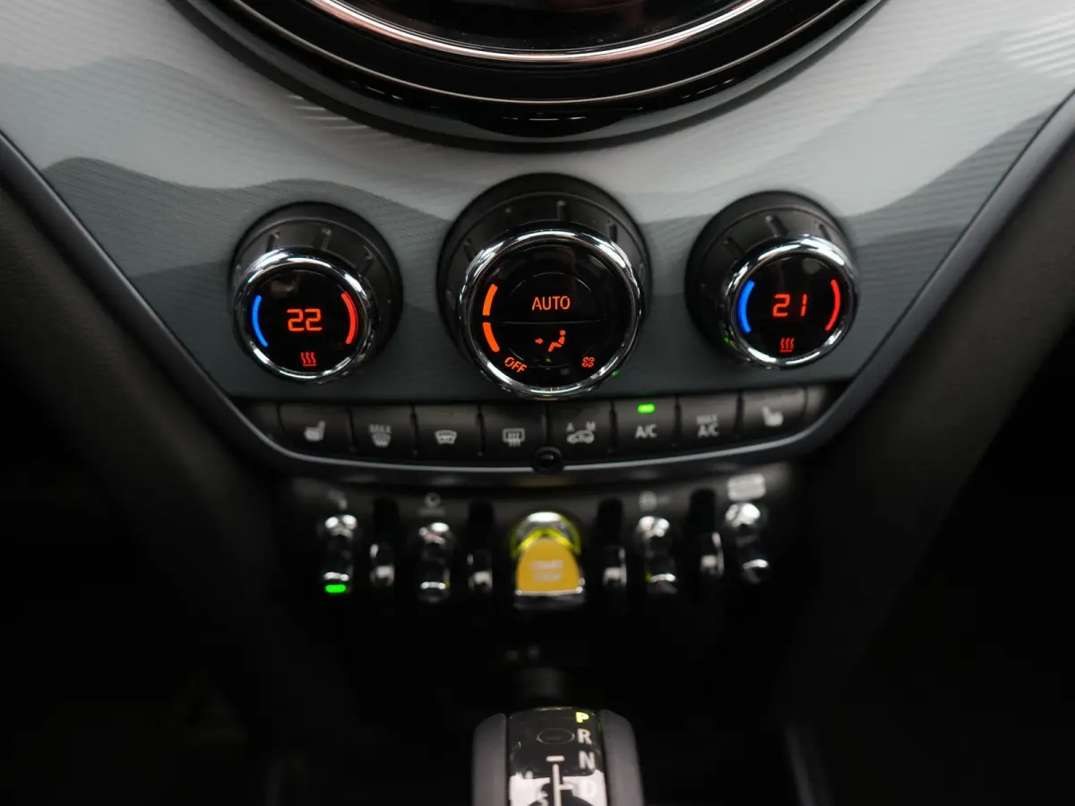 1.5 Cooper ALL4 Untamed Edition AUTOMAAT | SCHUIF/KANTELDAK | HARMAN KARDON | SPORTSTOELEN | NAVIGATIE | CAMERA | ADAPTIEVE CRUISE | CLIMA | STOELVERWARMING | APPLE CARPLAY | 12 MAANDEN BOVA