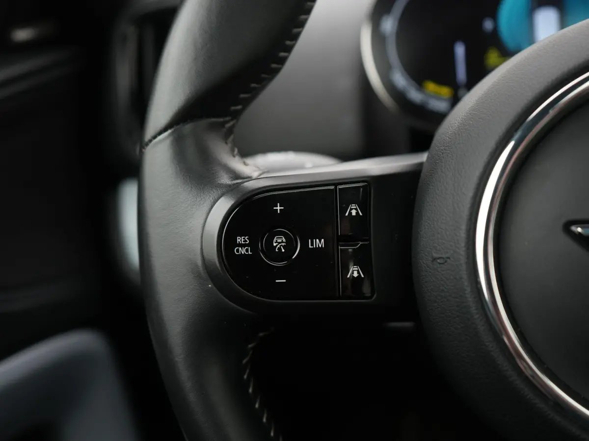 1.5 Cooper ALL4 Untamed Edition AUTOMAAT | SCHUIF/KANTELDAK | HARMAN KARDON | SPORTSTOELEN | NAVIGATIE | CAMERA | ADAPTIEVE CRUISE | CLIMA | STOELVERWARMING | APPLE CARPLAY | 12 MAANDEN BOVA