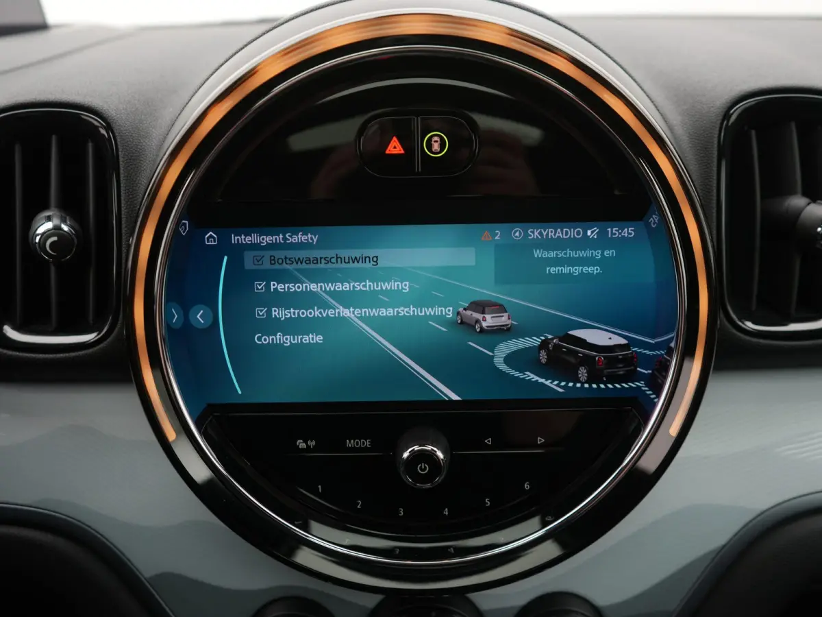 1.5 Cooper ALL4 Untamed Edition AUTOMAAT | SCHUIF/KANTELDAK | HARMAN KARDON | SPORTSTOELEN | NAVIGATIE | CAMERA | ADAPTIEVE CRUISE | CLIMA | STOELVERWARMING | APPLE CARPLAY | 12 MAANDEN BOVA