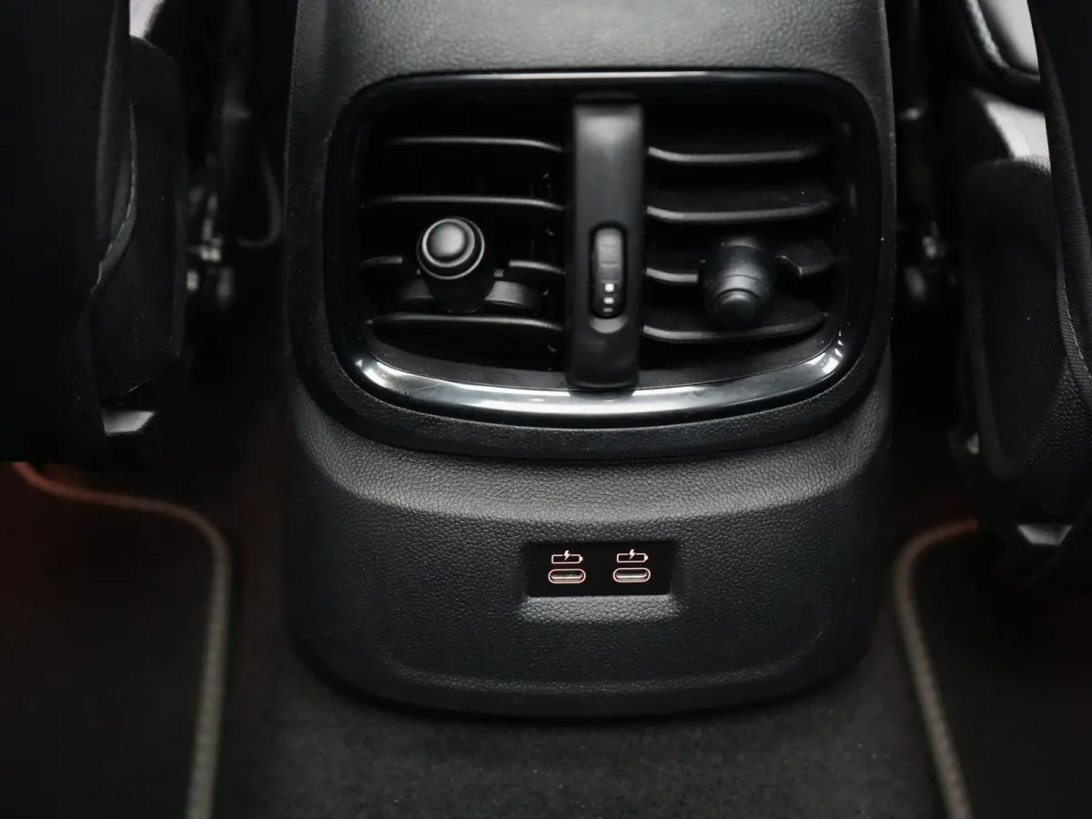 1.5 Cooper ALL4 Untamed Edition AUTOMAAT | SCHUIF/KANTELDAK | HARMAN KARDON | SPORTSTOELEN | NAVIGATIE | CAMERA | ADAPTIEVE CRUISE | CLIMA | STOELVERWARMING | APPLE CARPLAY | 12 MAANDEN BOVA