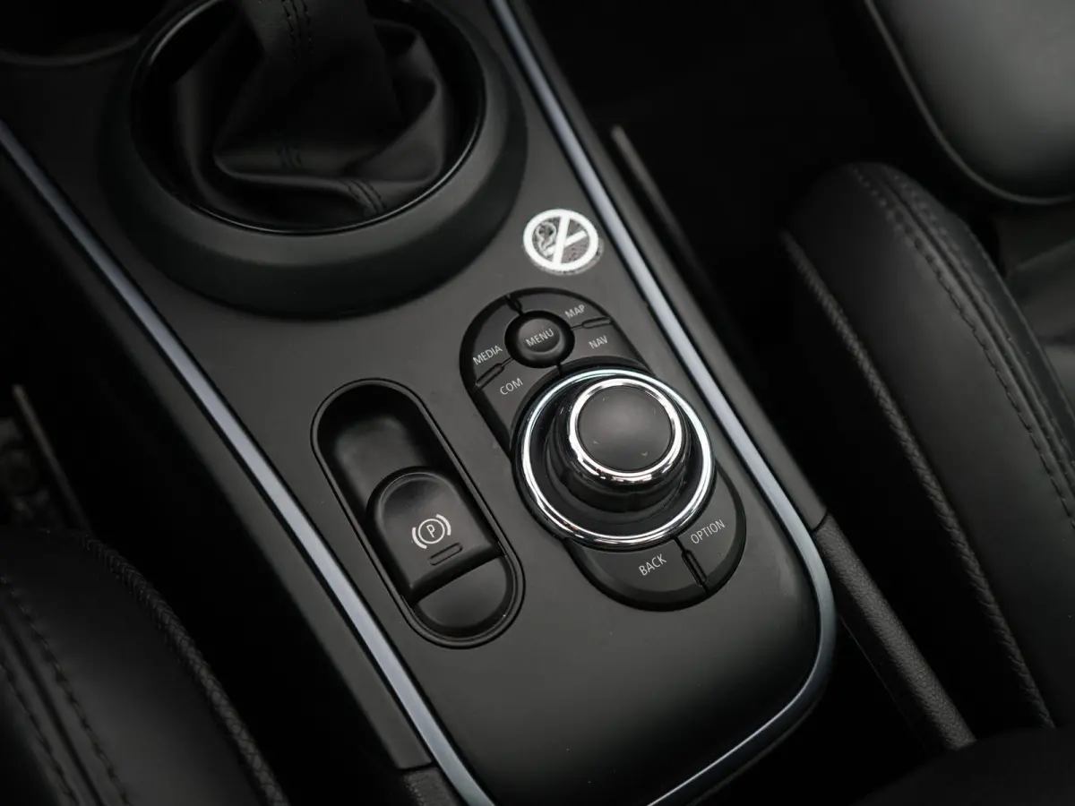 1.5 Cooper ALL4 Untamed Edition AUTOMAAT | SCHUIF/KANTELDAK | HARMAN KARDON | SPORTSTOELEN | NAVIGATIE | CAMERA | ADAPTIEVE CRUISE | CLIMA | STOELVERWARMING | APPLE CARPLAY | 12 MAANDEN BOVA