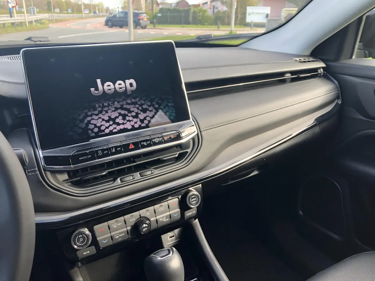 1.5T e-Hybrid Summit DCT AUTOMAAT|LEER|CLIMATE|CAMERA|APPLE/ANDROID|PDC|19"