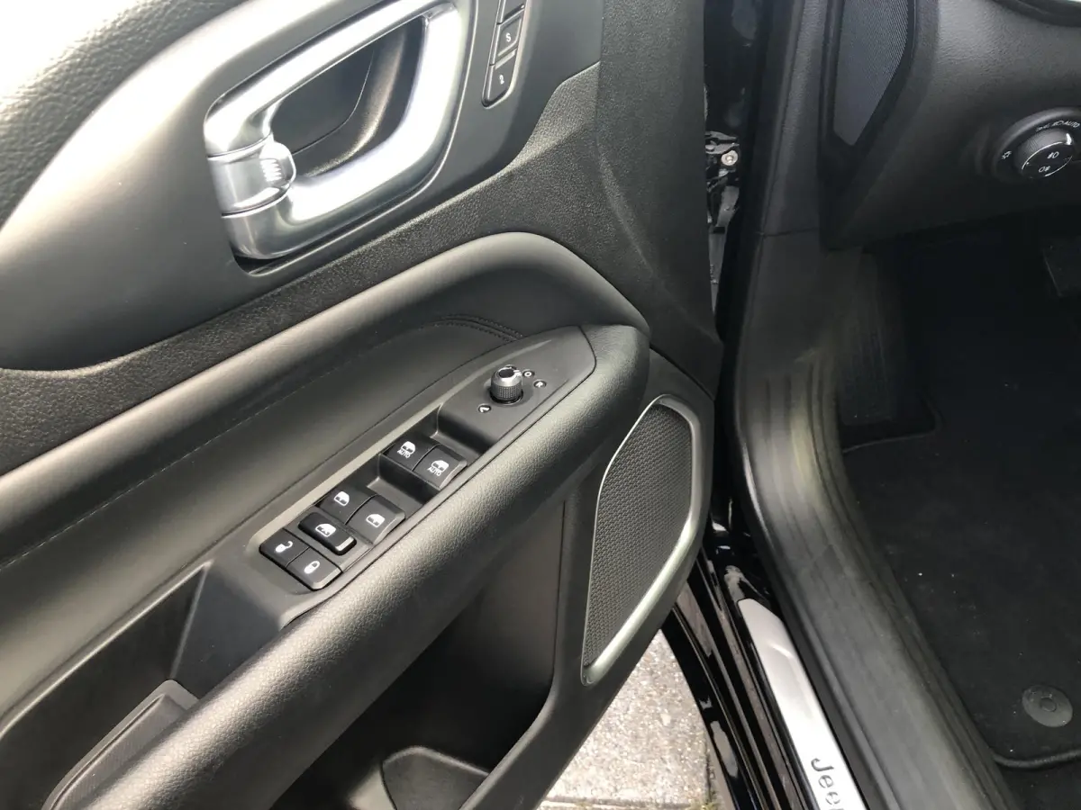 1.5T e-Hybrid Summit DCT AUTOMAAT|LEER|CLIMATE|CAMERA|APPLE/ANDROID|PDC|19"
