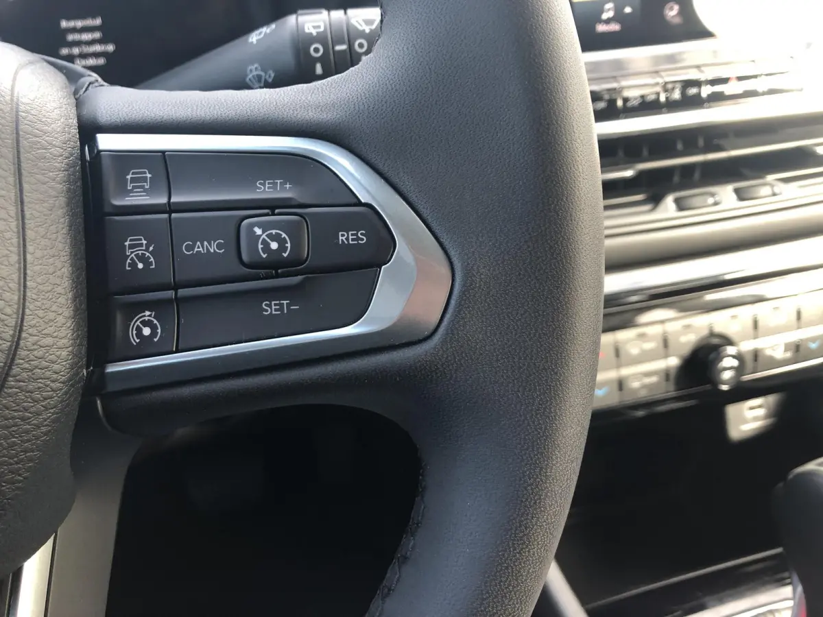 1.5T e-Hybrid Summit DCT AUTOMAAT|LEER|CLIMATE|CAMERA|APPLE/ANDROID|PDC|19"