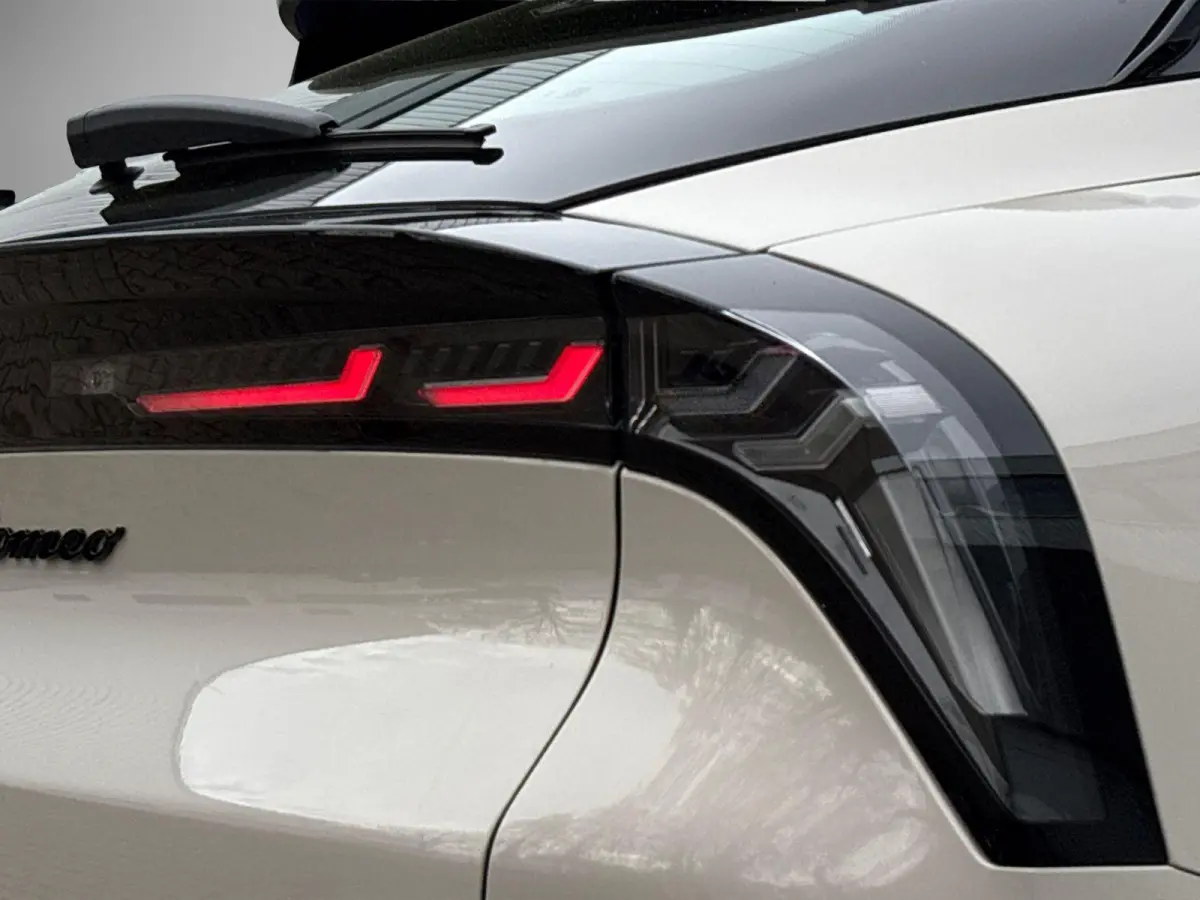 Elettrica 54 kWh | Apple Carplay/Android Auto | Climate Control | Parkeersensoren | Cruise Control | Lichtmetalen Velgen 18" |
