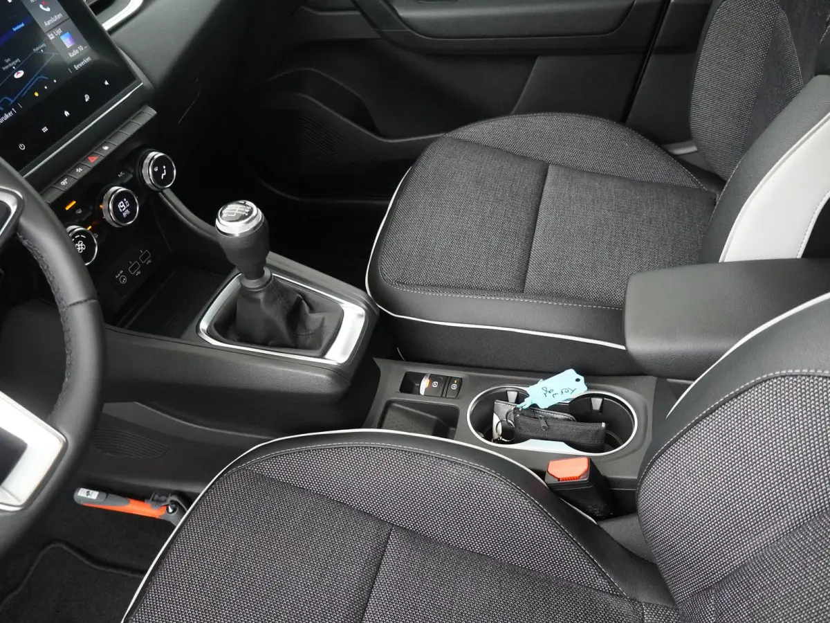 techno mild hybrid 140 | Trekhaak | Parkeercamera | Navigatie |