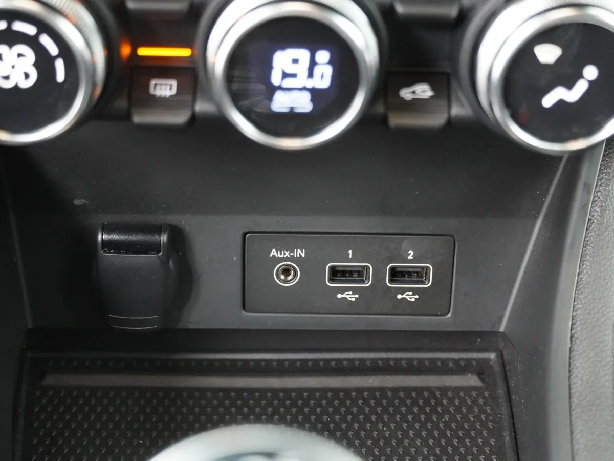 techno mild hybrid 140 | Trekhaak | Parkeercamera | Navigatie |