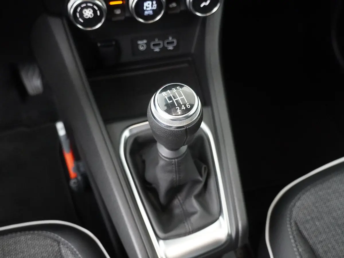 techno mild hybrid 140 | Trekhaak | Parkeercamera | Navigatie |