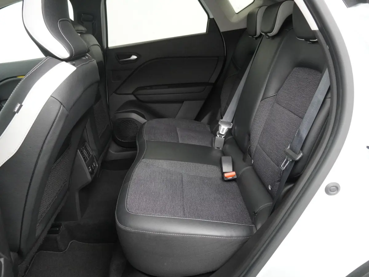 techno mild hybrid 140 | Trekhaak | Parkeercamera | Navigatie |