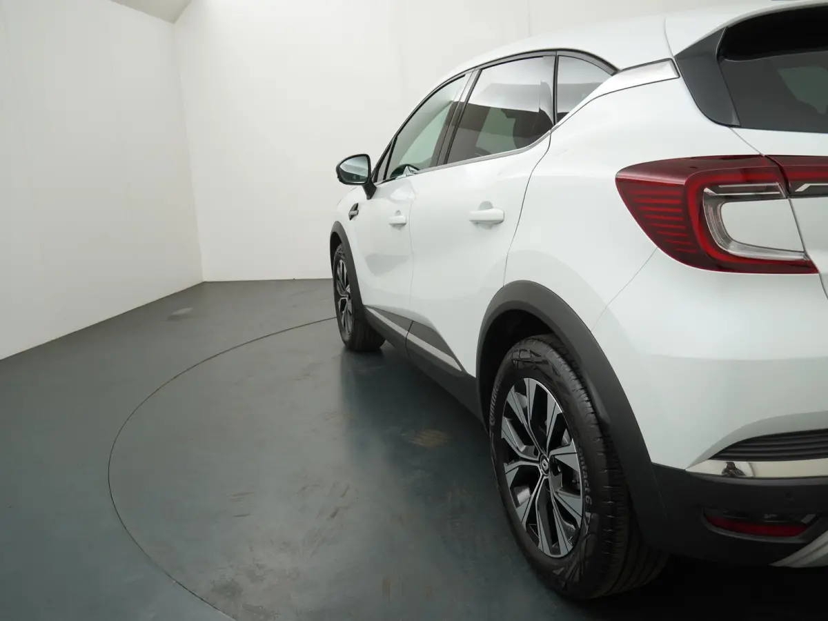 techno mild hybrid 140 | Trekhaak | Parkeercamera | Navigatie |