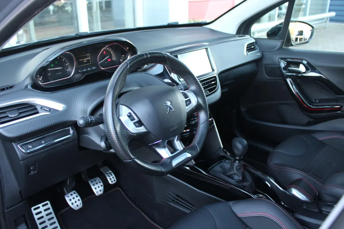 1.2 130PK GT-LINE | PANORAMA DAK | GRIP CONTROL | CRUISE CONTROL | DAB+ RADIO | APPLE CARPLAY/ANDROID AUTO | NAVIGATIE | ACHTERUITRIJ CAMERA | 17" LICHTMETALEN VELGEN "BLACK" | CLIMATE CONTR