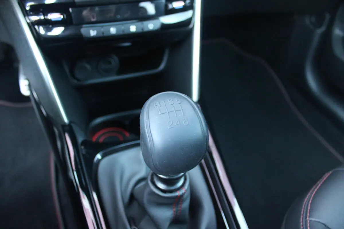 1.2 130PK GT-LINE | PANORAMA DAK | GRIP CONTROL | CRUISE CONTROL | DAB+ RADIO | APPLE CARPLAY/ANDROID AUTO | NAVIGATIE | ACHTERUITRIJ CAMERA | 17" LICHTMETALEN VELGEN "BLACK" | CLIMATE CONTR