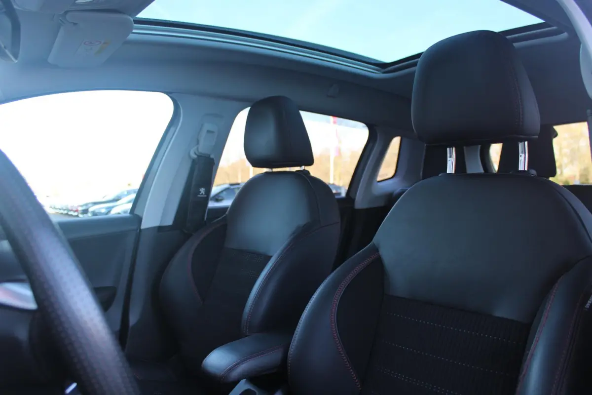 1.2 130PK GT-LINE | PANORAMA DAK | GRIP CONTROL | CRUISE CONTROL | DAB+ RADIO | APPLE CARPLAY/ANDROID AUTO | NAVIGATIE | ACHTERUITRIJ CAMERA | 17" LICHTMETALEN VELGEN "BLACK" | CLIMATE CONTR