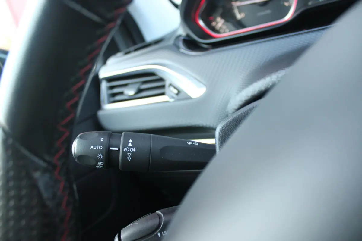 1.2 130PK GT-LINE | PANORAMA DAK | GRIP CONTROL | CRUISE CONTROL | DAB+ RADIO | APPLE CARPLAY/ANDROID AUTO | NAVIGATIE | ACHTERUITRIJ CAMERA | 17" LICHTMETALEN VELGEN "BLACK" | CLIMATE CONTR