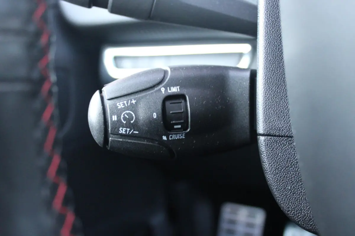 1.2 130PK GT-LINE | PANORAMA DAK | GRIP CONTROL | CRUISE CONTROL | DAB+ RADIO | APPLE CARPLAY/ANDROID AUTO | NAVIGATIE | ACHTERUITRIJ CAMERA | 17" LICHTMETALEN VELGEN "BLACK" | CLIMATE CONTR