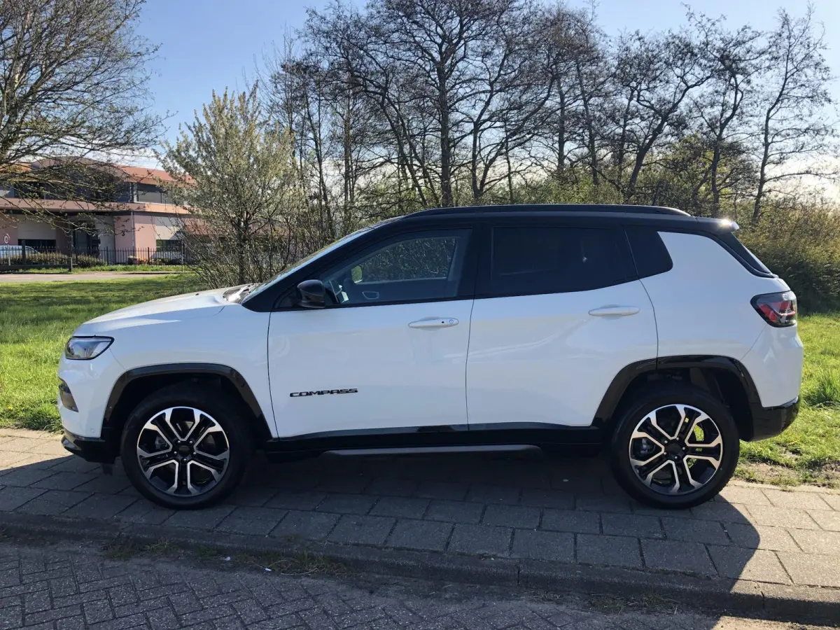 1.5T e-Hybrid Summit AUTOMAAT|LEER|CLIMATE|APPLE/ANDROID|CAMERA|PDC|18"