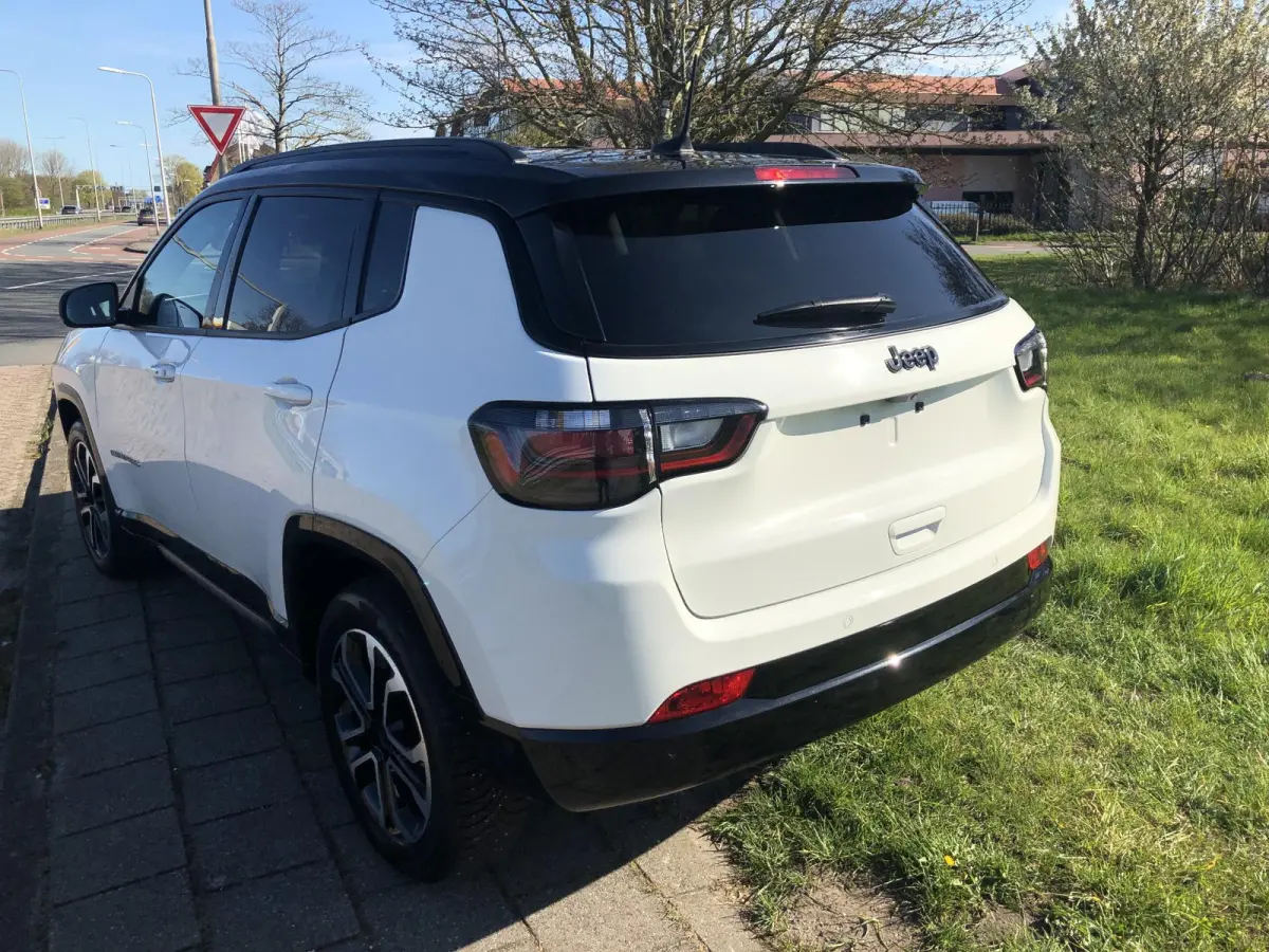 1.5T e-Hybrid Summit AUTOMAAT|LEER|CLIMATE|APPLE/ANDROID|CAMERA|PDC|18"