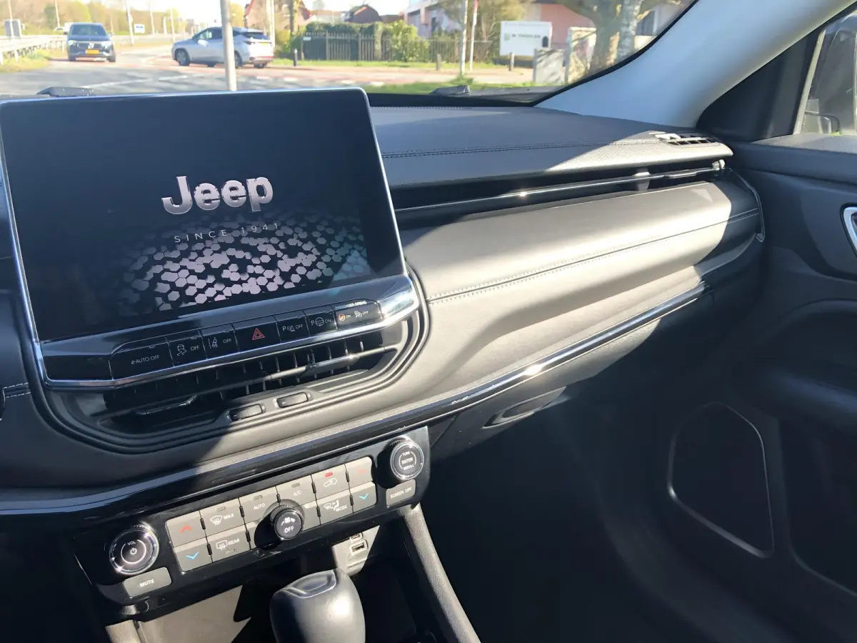 1.5T e-Hybrid Summit AUTOMAAT|LEER|CLIMATE|APPLE/ANDROID|CAMERA|PDC|18"