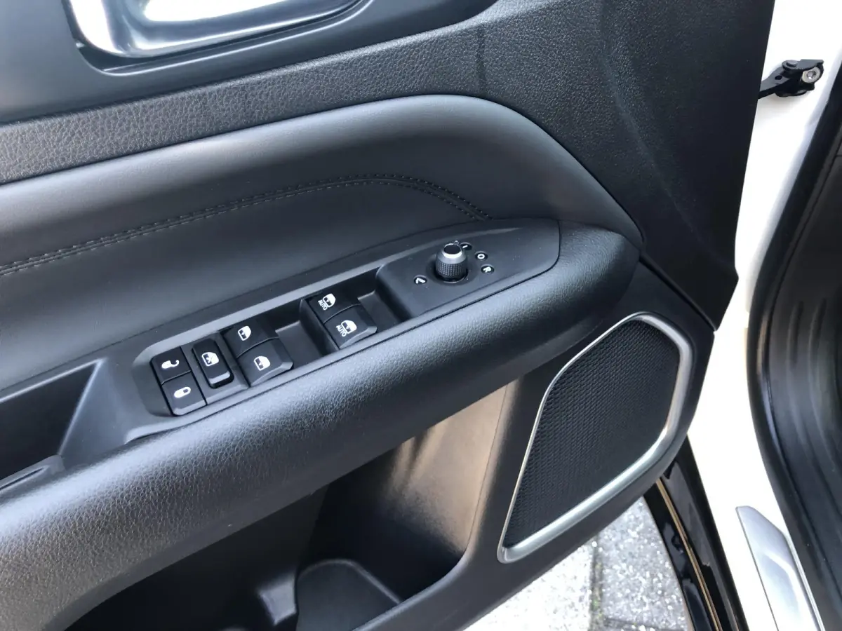 1.5T e-Hybrid Summit AUTOMAAT|LEER|CLIMATE|APPLE/ANDROID|CAMERA|PDC|18"